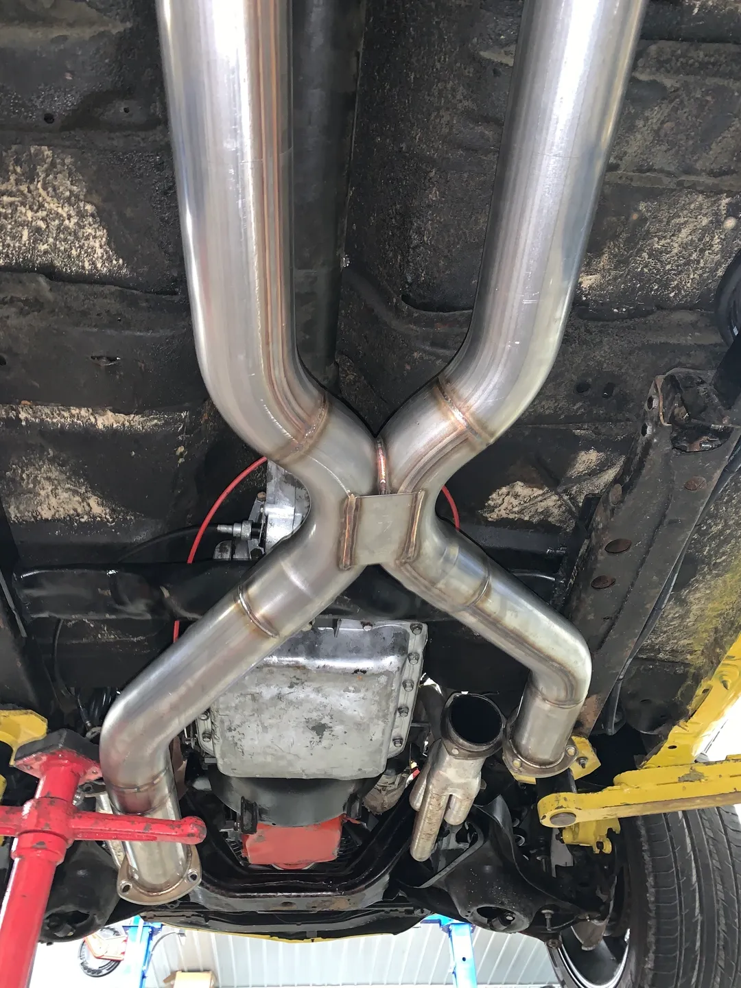 The lower side auto pipe parts of a car