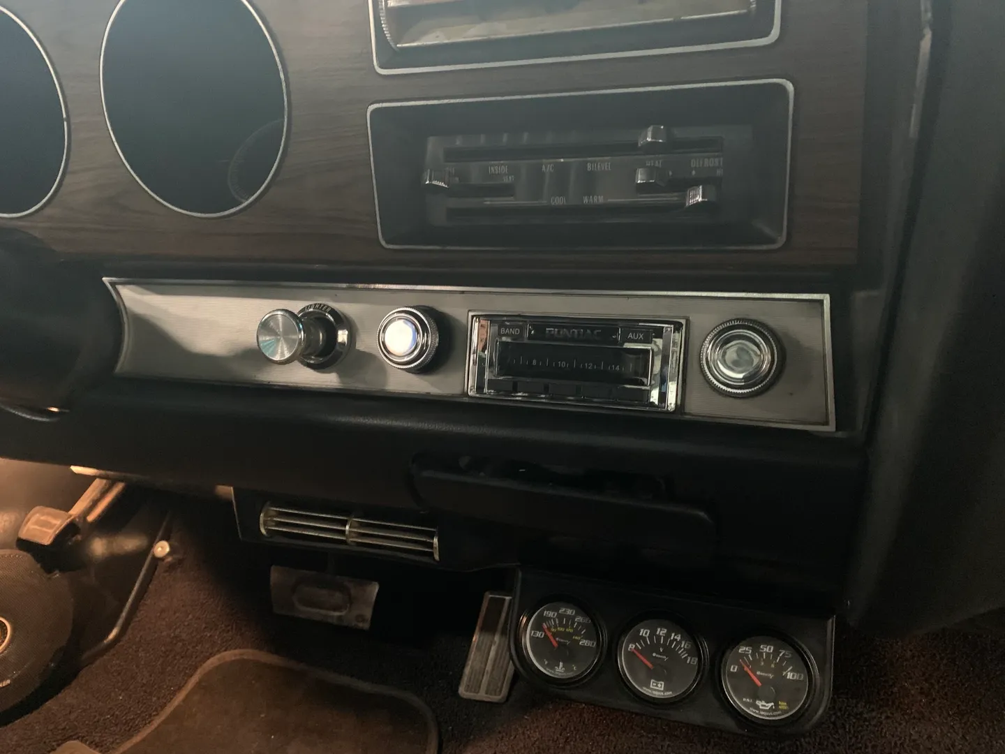 The stereo system of a car at the shop